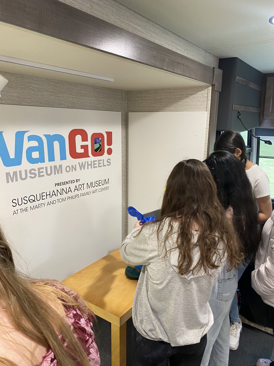hannahbteacher's tweet photo. We had an awesome time with the VanGo Museum on Wheels today! @CentralManorPM https://t.co/Rgxfd7DSPw