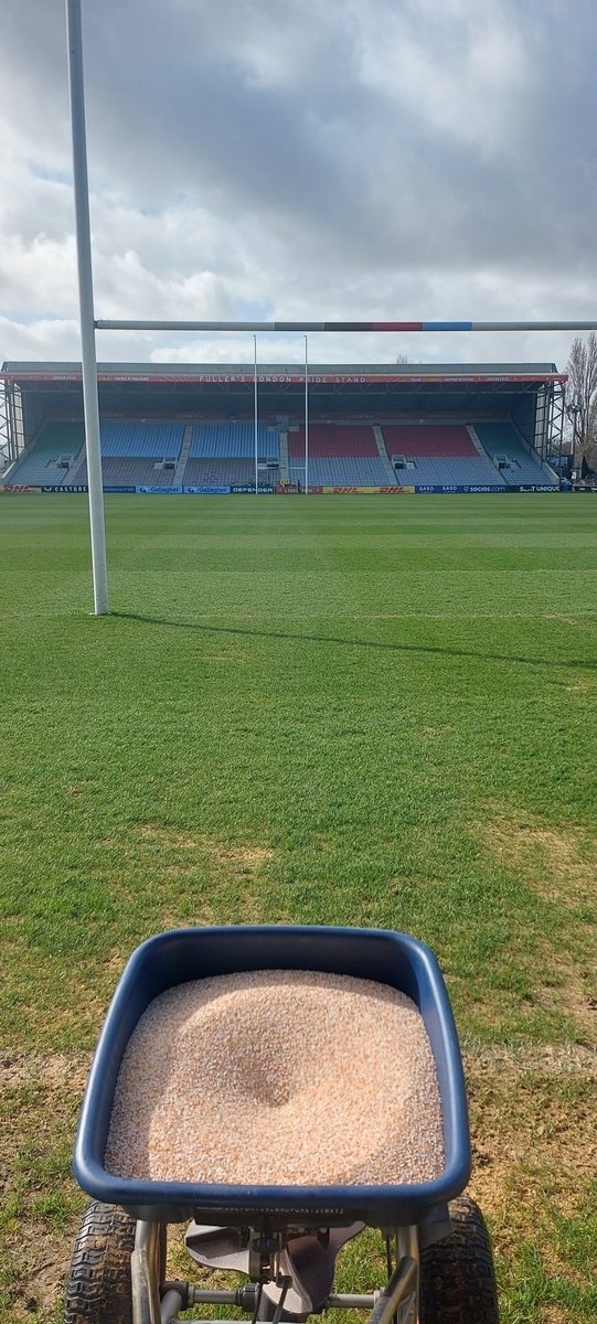 Day 4 of #GroundsWeek Applied a granular feed prior to the deluge 💦 we are due. Then updated the records, Excel weather sheets to monitor temperature, humidity, moisture and GDD and then filled <a href="/gras_pro/">GrasPro</a> data recording software- "without the data it is just an opinion" @thegma_