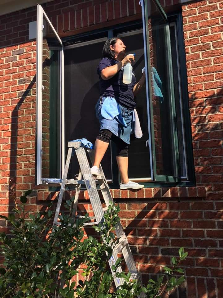 MosesChikuta4's tweet photo. #BUSINESS you can start with ZERO OR NO MONEY .
Window cleaning service. 
Widow cleaning is one job one can start with ZERO OR  NO MONEY. https://t.co/pGUYxJ0lfY