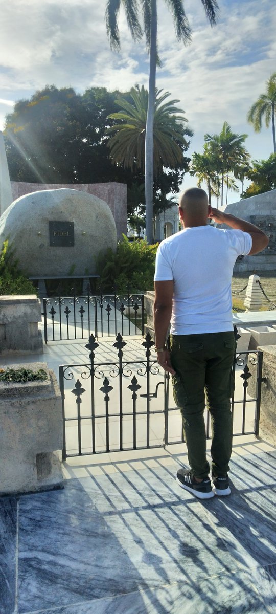 💥 Con esta fotografía 📸 no necesito decir con quién está mi voto 📝🗳 el próximo domingo 26/03. <a href="/Elecciones_Cuba/">Elecciones en Cuba</a> 

👉 No obstante, por si existe alguna duda entre los odiadores: 
🗳 #YoVotoEl26 ✍
🗳 #YoVotoXCuba 🇨🇺
🗳 #YoVotoXPorTodos 🙋🏾‍♂️
🗳 #MejorEsPosible 💫
🗳 #VotoUnido ✅