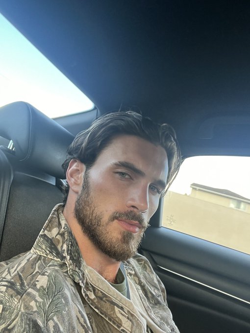 what up shawttty https://t.co/lII045WvZo