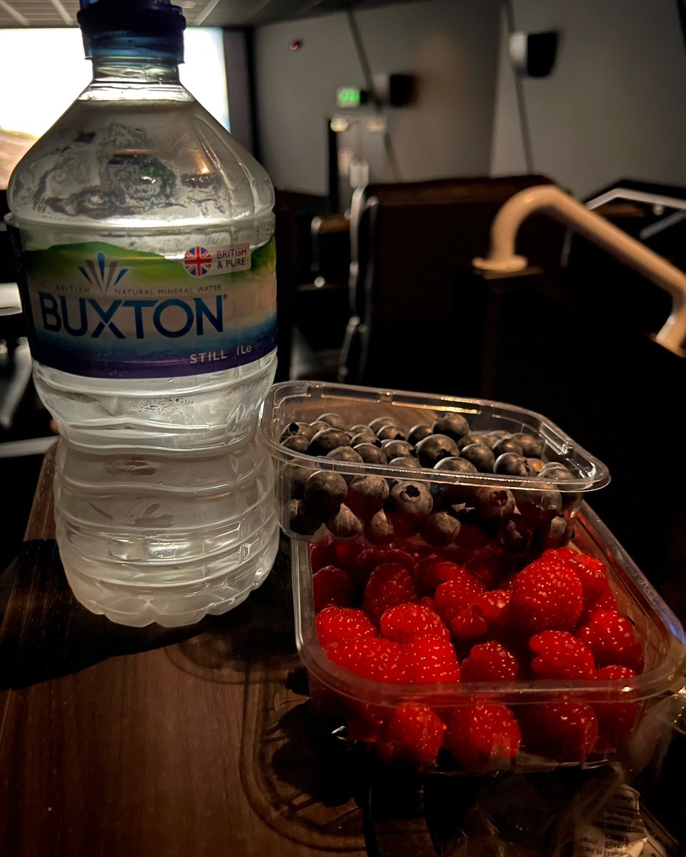 TezzaBelle88's tweet photo. Snacks while having a Thursday night cinema trip
#SlimmingWorld #SlimmingWorldUK #MenCanSlimToo #IveGotThis #SWMen #SlimmingWorldMen #HealthyEating https://t.co/KVn3GndXjI