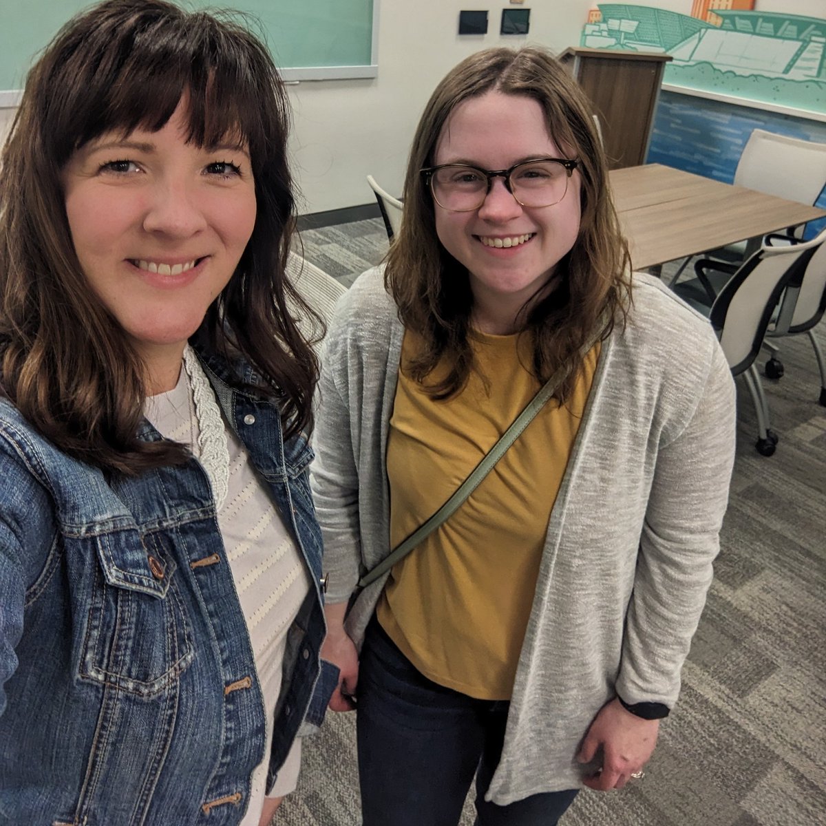 saracullin's tweet photo. I enjoyed hearing from @MeghanGoth @TessMBrown @JimDeBrosse and Steve Siff at the @CincinnatiPRSA + @cincyspj lunch and learn. Panelists shared interesting solutions to news deserts and lack of accountability. I also got to catch up with a few old friends. 📰 https://t.co/VPvKsFQXwc