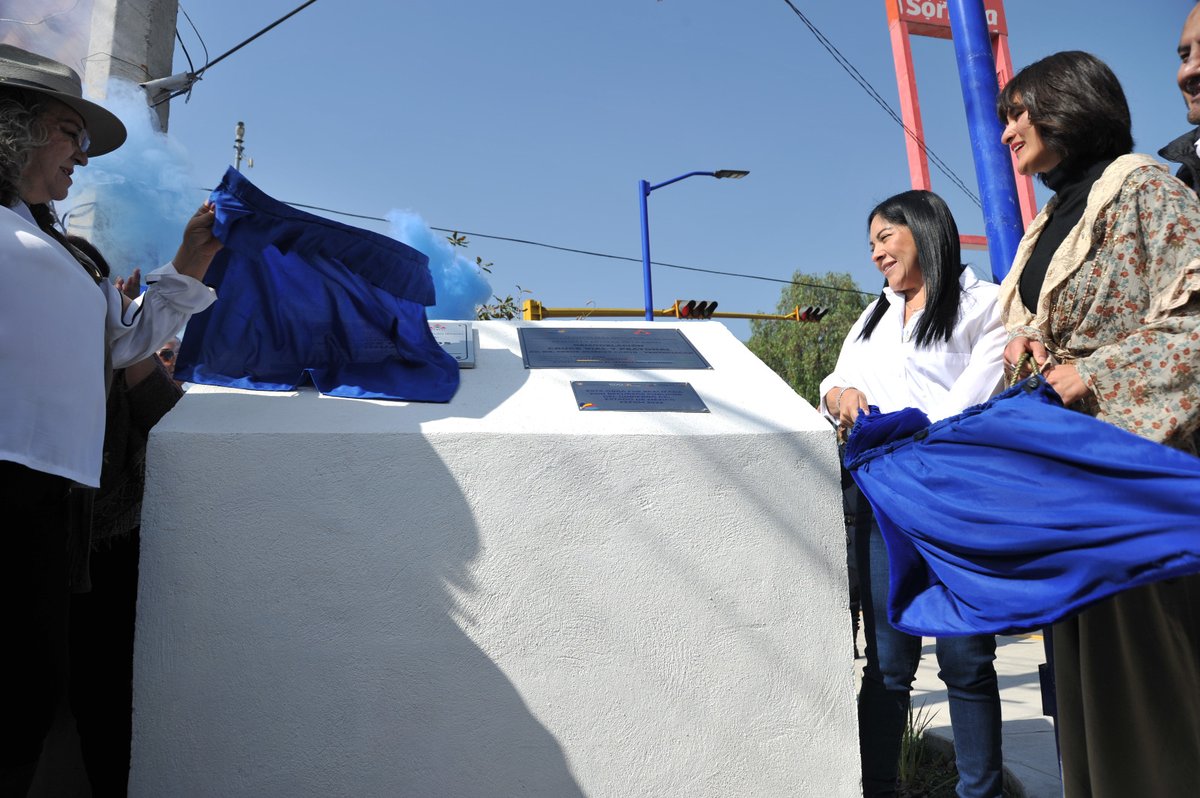 GobIzcalli's tweet photo. Una mejor movilidad, seguridad y vialidades para laciudadanía.

La Alcaldesa, @KarlaFiesco, inauguró la obra del programa Re-Creando Calles en el cruce de Av. Jiménez Cantú - Teotihuacán, como parte de la iniciativa #ReactivaMx de @bikencity con apoyo de @UKinMexico.

1/2 https://t.co/foWCMU7Q9C