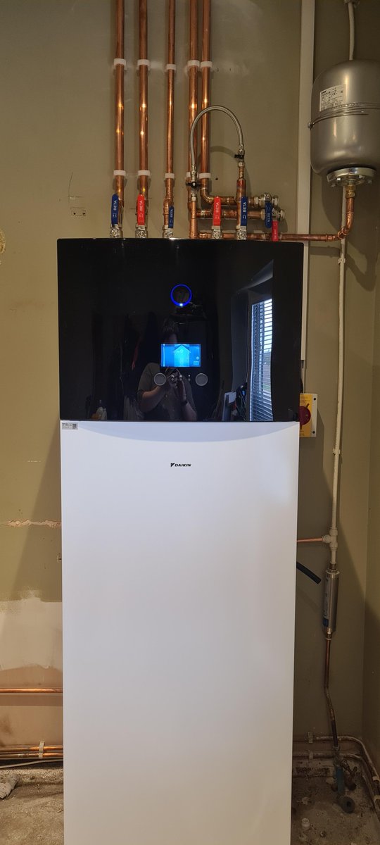 JTutill's tweet photo. Great install this week replacing old oil boiler with Daikin Altherma High temperature. Lovely unit utilising the integrated indoor unit. #daikin #airsource heat pump # ashp #high temperature https://t.co/TC5tzEVwGB