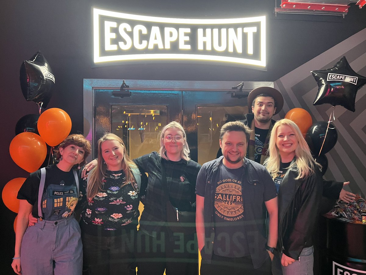 had the best time today at @EscapeHuntUK !! we defeated the dalek with just 6 minutes to spare!! #EscapeHunt #DoctorWho