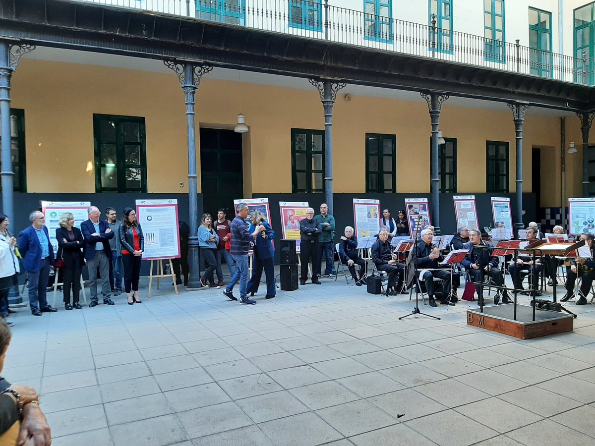 OfeliaGimeno's tweet image. 🎶 Gràcies @PepBotifarra i als músics de la Confederació de Músics Jubilats per emocionar-nos amb la riquesa del #patrimoni.

Immillorable clausura de la jornada sobre l&apos;Estratègia valenciana d’#envellimentactiu i lluita contra la #soledatnodesitjada.

@GVAinclusio