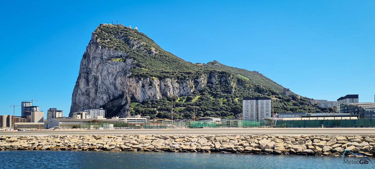 #Gibraltar - 23/03 - a glorious day on the Rock with mainly blue skies until some high cirrus clouds swept in during the evening - winds flipping from West to Easterly again. Max 21.3C at the Airport, but warmer again on the West side and up to 22.5C in Ocean Village.