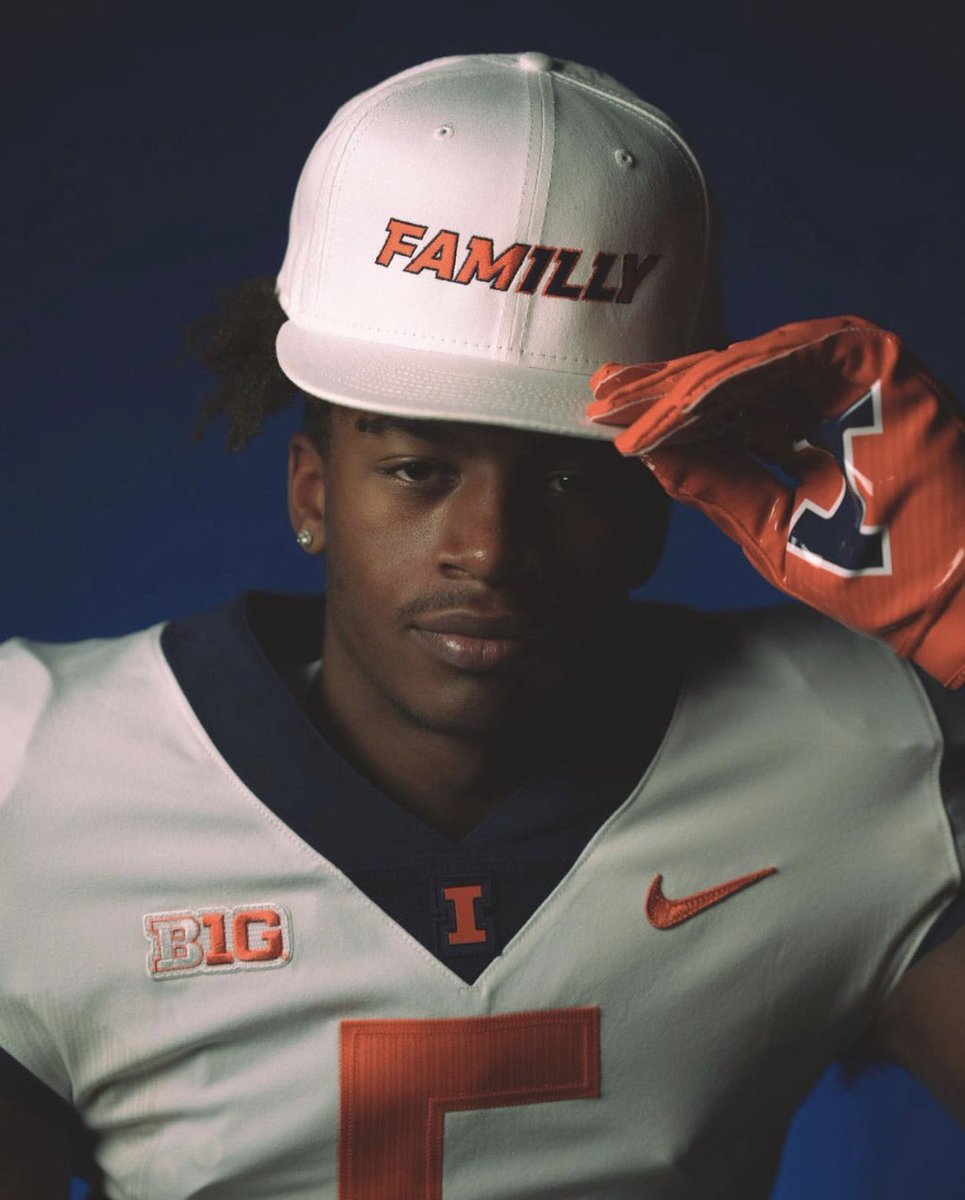 Recruit2Illini's tweet photo. 2024 wide receiver Luke Williams from Naperville (IL) North will take a visit to Illinois on Saturday, March 25th 🟠🔵 https://t.co/S2dl0mZ9J3