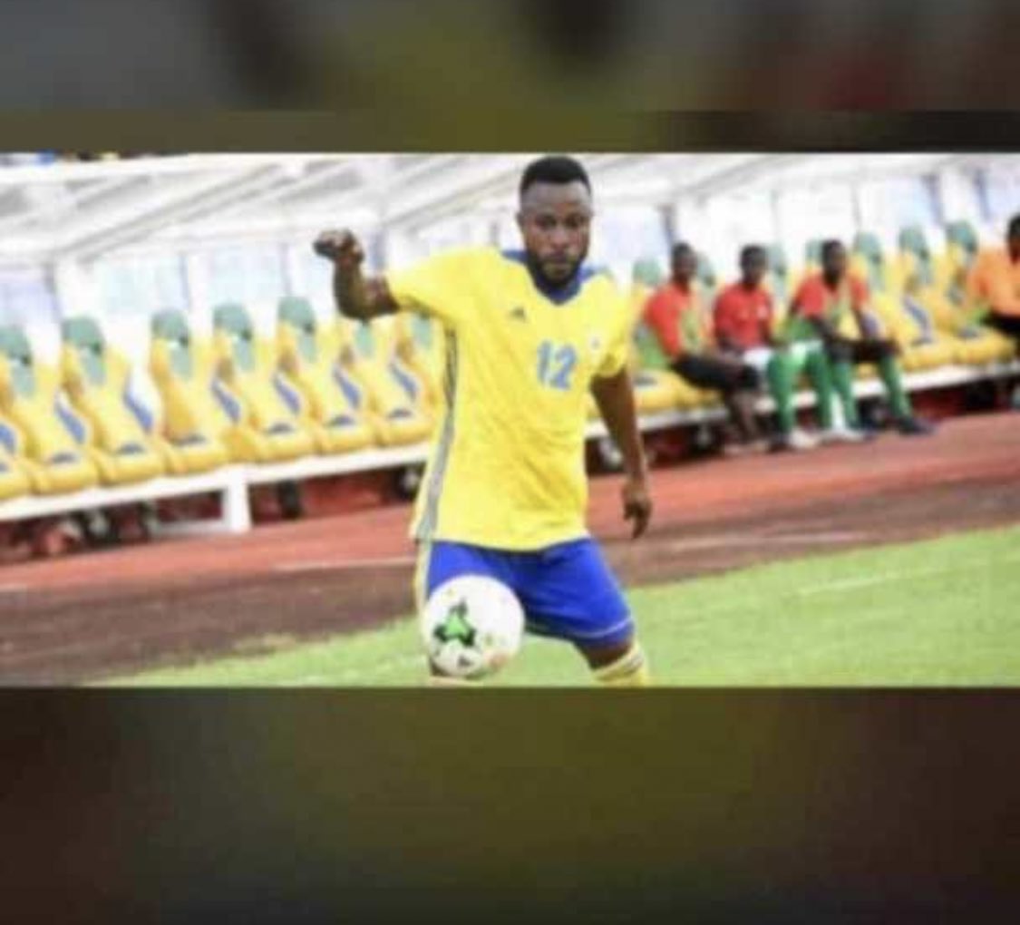 Ruchndongsima's tweet photo. Kanga utilise une règle 😅😅 #Can2023 #Gabon #GabSud #Civ2023 https://t.co/g199q8mGdS