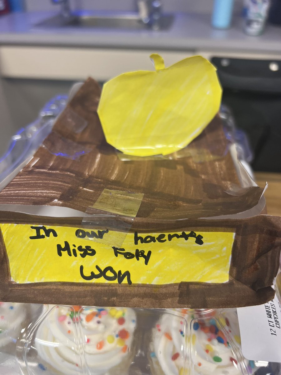 Ms. Foley🦈 tweet media