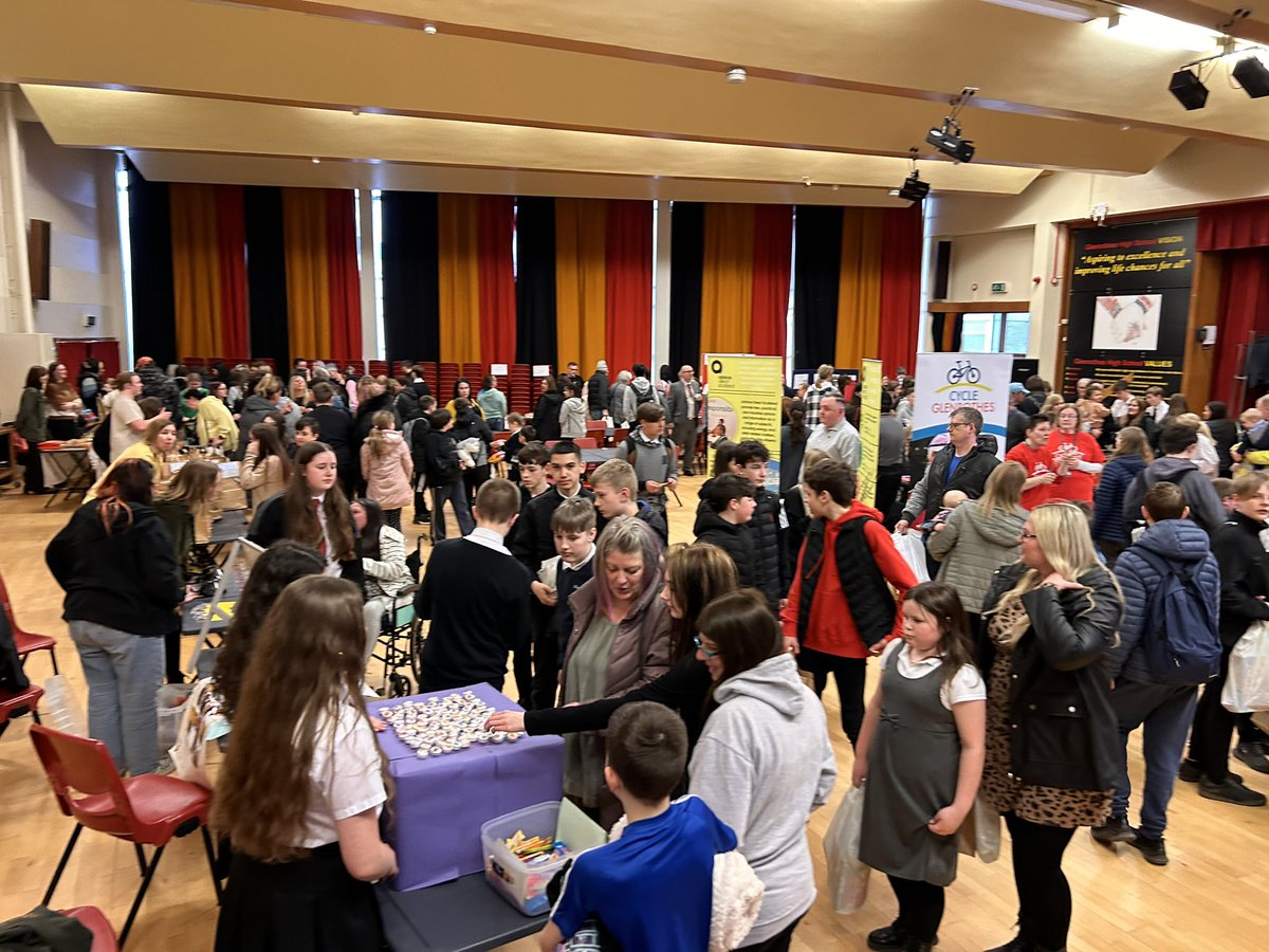 GlenrothesHS's tweet photo. What an amazing event @GlenrothesHS put on tonight to combat #costoflivingcrisis #COTSD @CPAGScotland So proud of #GHSCARES values @carrielnds @JennyGilruth @AltanyCraik @JulieFordSNP @craigrw1971 https://t.co/ikyuJe8g5V