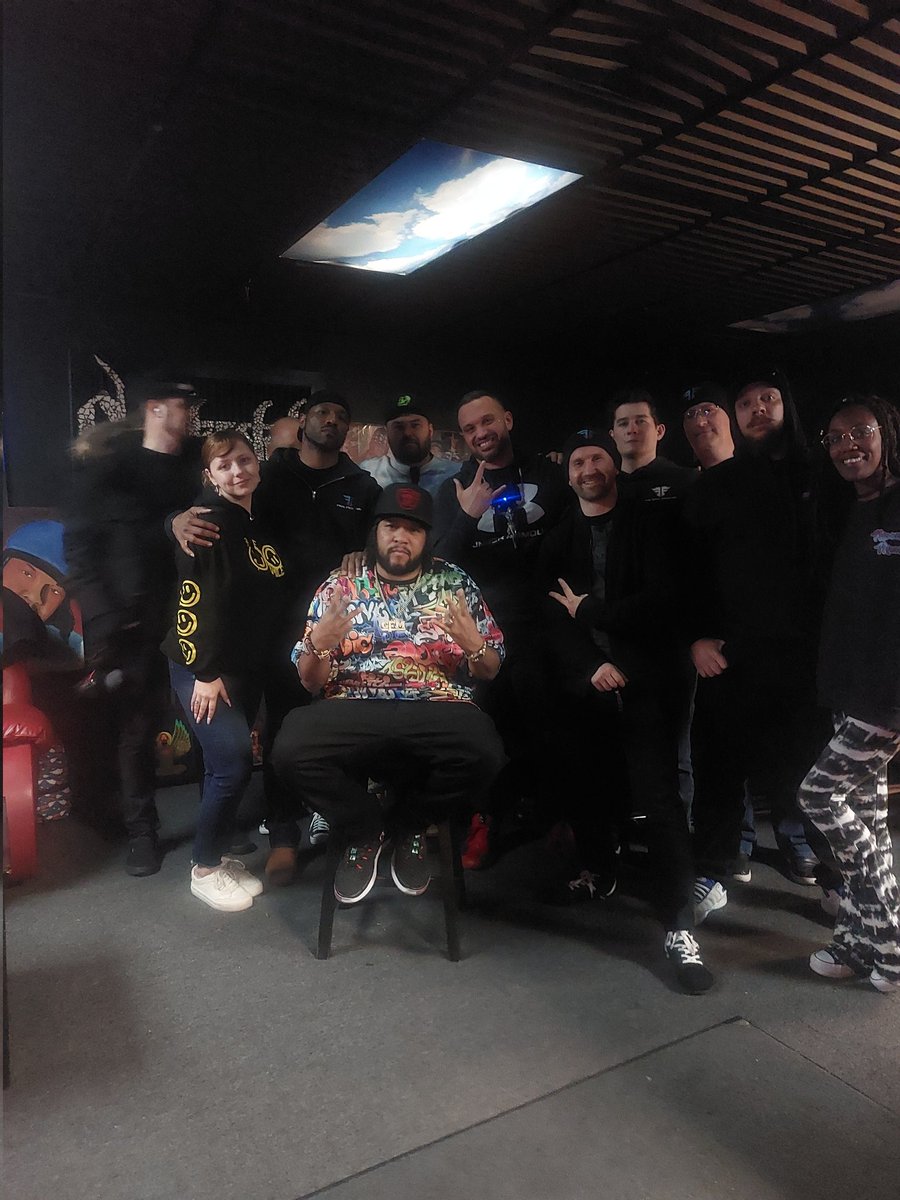 Web3GangGeneral's tweet photo. What authentic #Web3Gang Unity looks like N person @ the infamous #GrittyArkStudio last night forming  Voltron. @FinalFrontierSA  @turbomadeit @MemeNFTOfficial @FlyRyde @CryptoJChains can't forget my guy  @TripleCrownJC TONIGHT we back @ it at the Mansion 4 the grand finale 🍾🚀 https://t.co/3INwTXLWxP