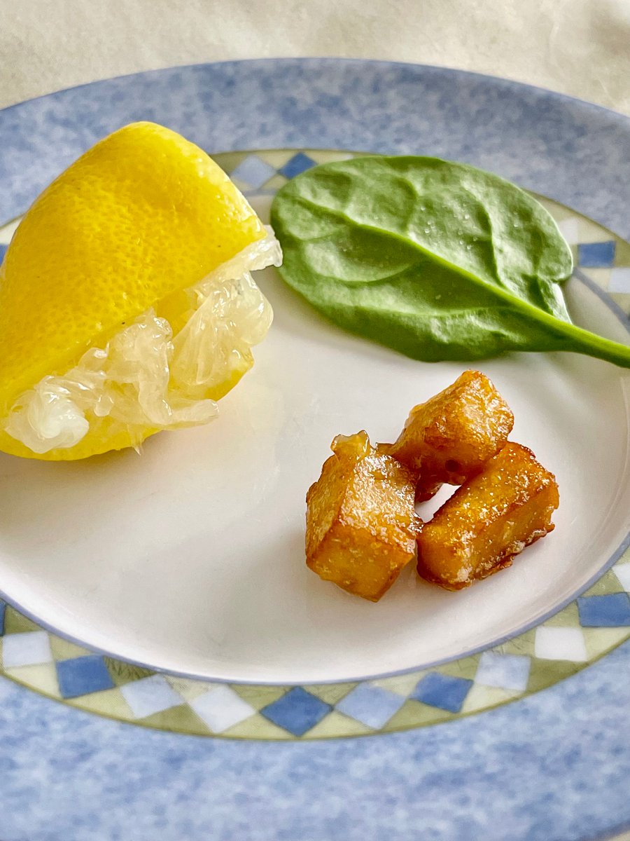 maitricooks's tweet photo. Baked Lemon Tofu “Fish” Bites (plant-based, gluten-free)

Recipe at https://t.co/Kx98ty2emt

Pair your baked tofu with a squeeze of lemon, and it tastes pretty close to fish, like fish &amp; chips!

#vegan #plantbased #glutenfree #tofu #lemon #snack #bakedtofu #food #chef #recipes https://t.co/uKPNB3hGKx