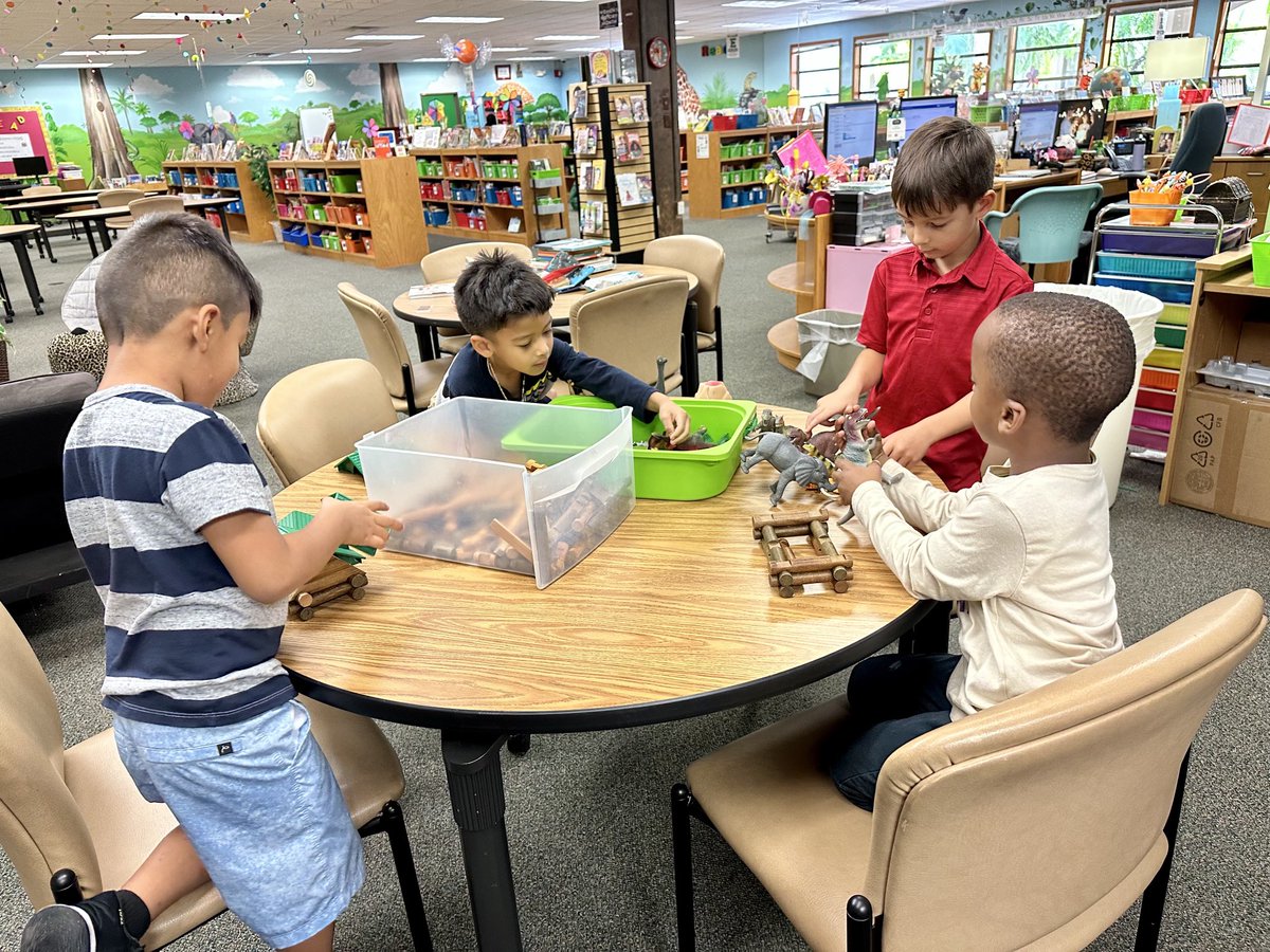 Our Pre-K Pelicans enjoyed their very first Maker Space today! Thank you so much🥰⁦<a href="/CrazyBookLadies/">Kristi & Celine</a>⁩ ⁦<a href="/PoincianaCCPS/">Poinciana Elementary</a>⁩ ⁦<a href="/CCPS_PRE_K/">Collier County Public Schools PRE-K Programs</a>⁩