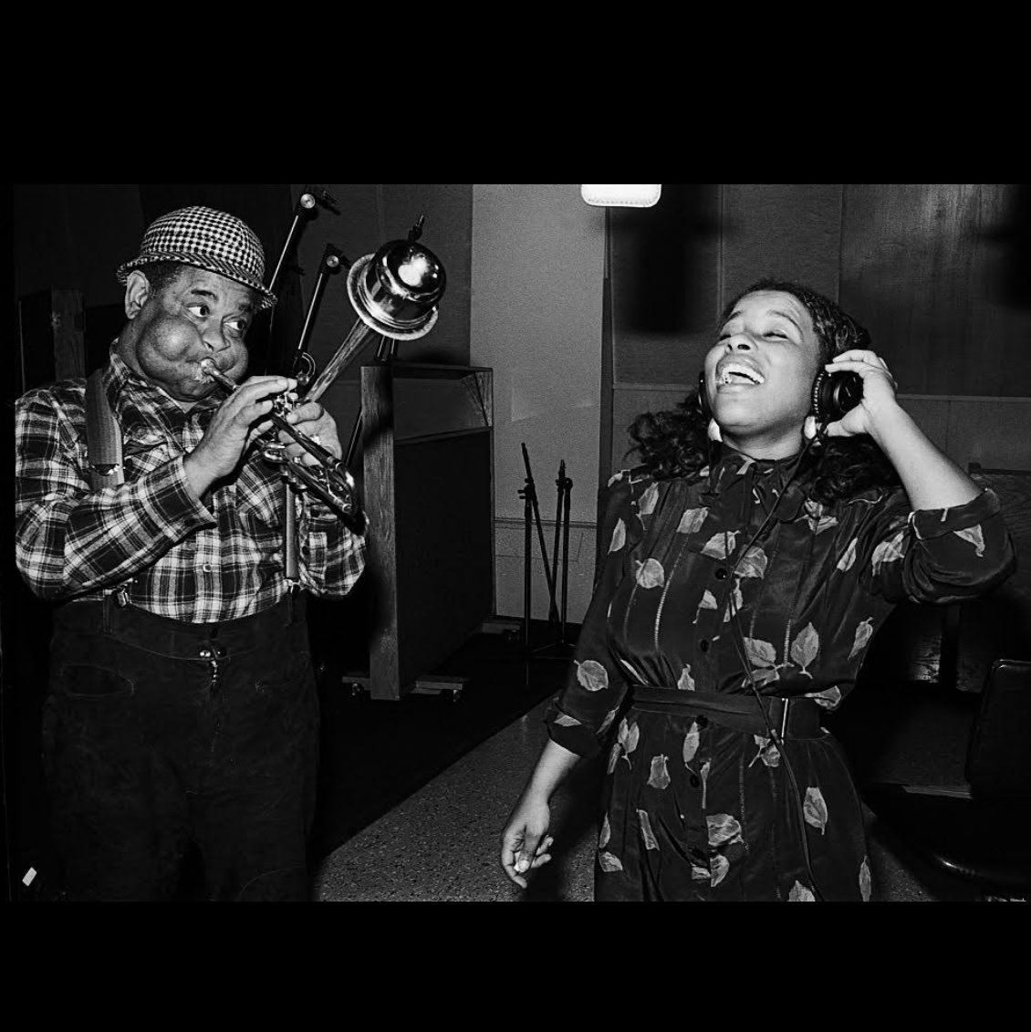 Happy 70th Birthday to the #legend #chakakhan 
Born March 23, 1953 ❤️

Here with #dizzygillespie in the #studio 

#diva #soul #pop #singer 

#throughthefire @ChakaKhan #happybirthday