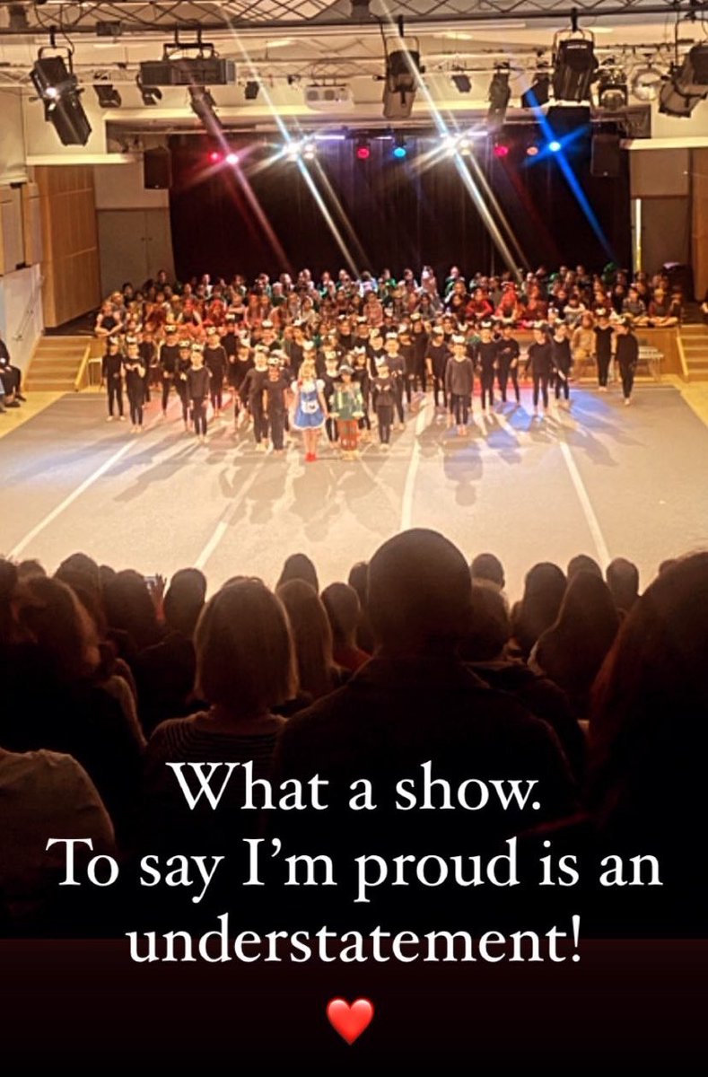 Kirarocksu's tweet photo. Superstars every single one! @putneyhigh #Choreographer #WizofOz https://t.co/9ud7H9TMns