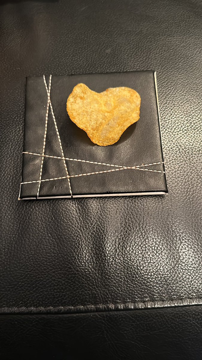 PeriscoPeter's tweet photo. @walkers_crisps #lovefromwalkers

Heart Shaped Walkers Crisp
#Unbelievable
#Exciting

What happens next? 😊 https://t.co/x8EuIVnoFd