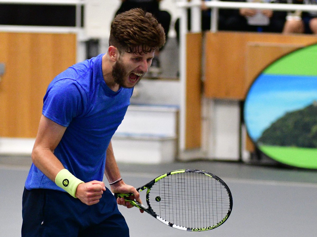 𝗣𝗢𝗨𝗟𝗟𝗔𝗜𝗡 𝗘𝗧 𝗘𝗦𝗖𝗢𝗙𝗙𝗜𝗘𝗥 𝗣𝗔𝗦𝗦𝗘𝗡𝗧 𝗘𝗡 𝗤𝗨𝗔𝗥𝗧𝗦 👍 @lucaspoullain 🇫🇷 sort Frederico Ferreira Silva 🇵🇹 👍.
De son côté, @antoineescof 🇫🇷 est venu à bout de son compatriote Maxime Janvier 🇫🇷 au tie break du 3e set. 💪 
📸 Philippe Kermoal
#opensaintbrieuc