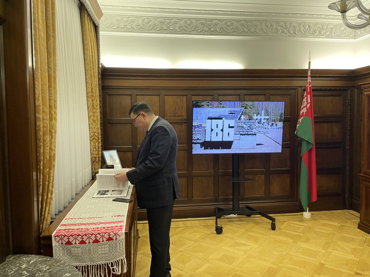 Belarus in Brussels (@BYinBrussels) on Twitter photo 2023-03-23 20:12:06 Была прадстаўлена кніга «Генацыд беларускага народа: інфармацыйна-аналітычныя матэрыялы і дакументы», у аснову якой ляглі матэрыялы, акумуляваныя @prokuraturaby у рамках расследавання крымінальнай справы па факце генацыду насельніцтва🇧🇾 ў час Вялікай Айчыннай вайны #Хатынь80 Была прадстаўлена кніга «Генацыд беларускага народа: інфармацыйна-аналітычныя матэрыялы і дакументы», у аснову якой ляглі матэрыялы, акумуляваныя @prokuraturaby у рамках расследавання крымінальнай справы па факце генацыду насельніцтва🇧🇾 ў час Вялікай Айчыннай вайны #Хатынь80