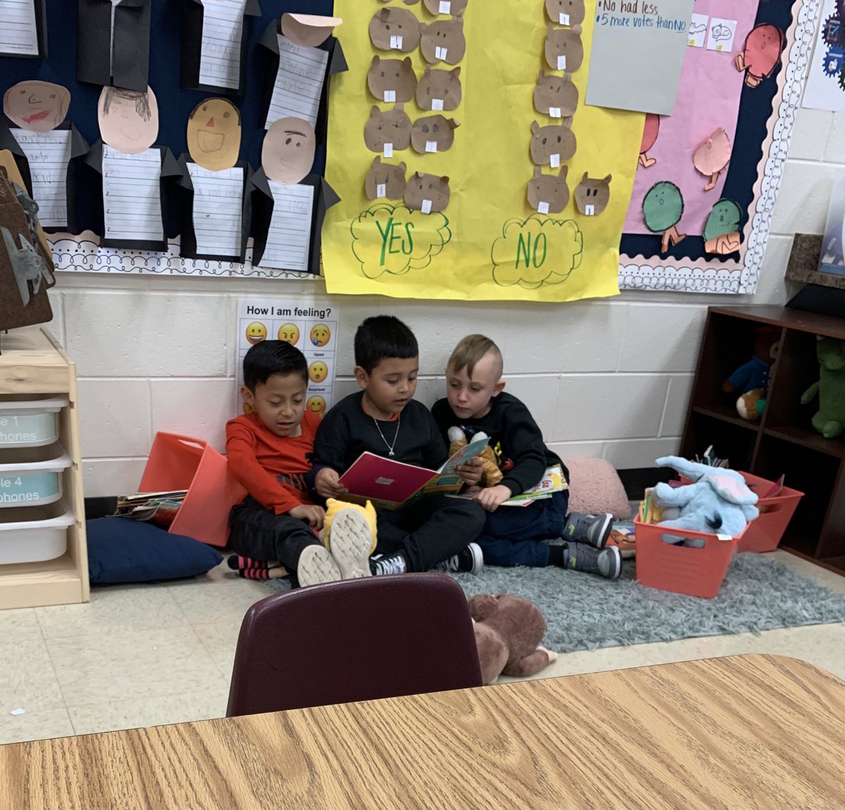 JMoes_Class's tweet image. My teacher heart is singing with joy 🥰 Today a reader, tomorrow a leader 📚 Happy Thursday! @ClarkCreekSTEM @K_SmithCCSD @lauracasey3