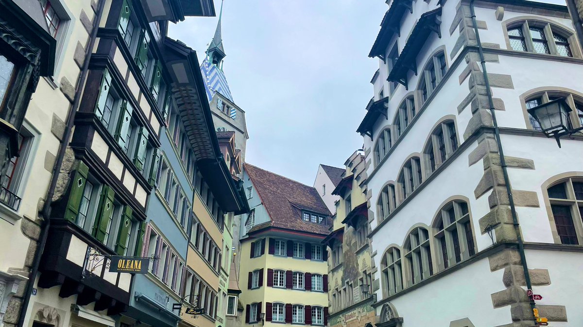 スイスでタピオカ🧋笑

会った瞬間に号泣してしまった😭
最後に会ったのはもう5年以上前。。。

2人とも喋るのに夢中で
写真あまり撮ってなかった😂 https://t.co/xEKDQjOPEU