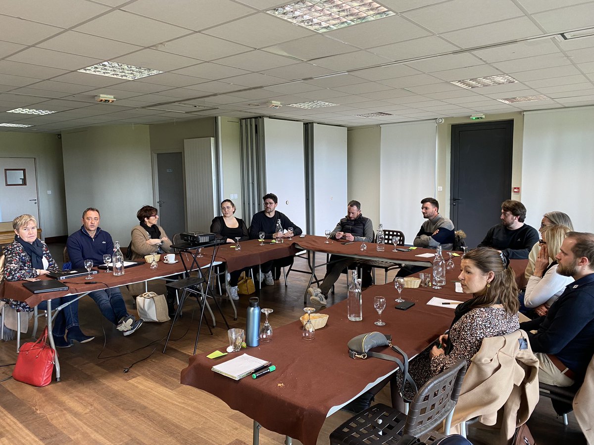 RomainMabit's tweet photo. 21 mars moment important de partage avec nos « Responsables et Chargés de clientèle » de la région Centre Atlantique !
Mais aussi de la convivialité et de la cohésion, avec des collaborateurs passionnés et impliqués pour leurs clients ! 👏🏻👍 @GolfsBluegreen https://t.co/FCXp69hfeP