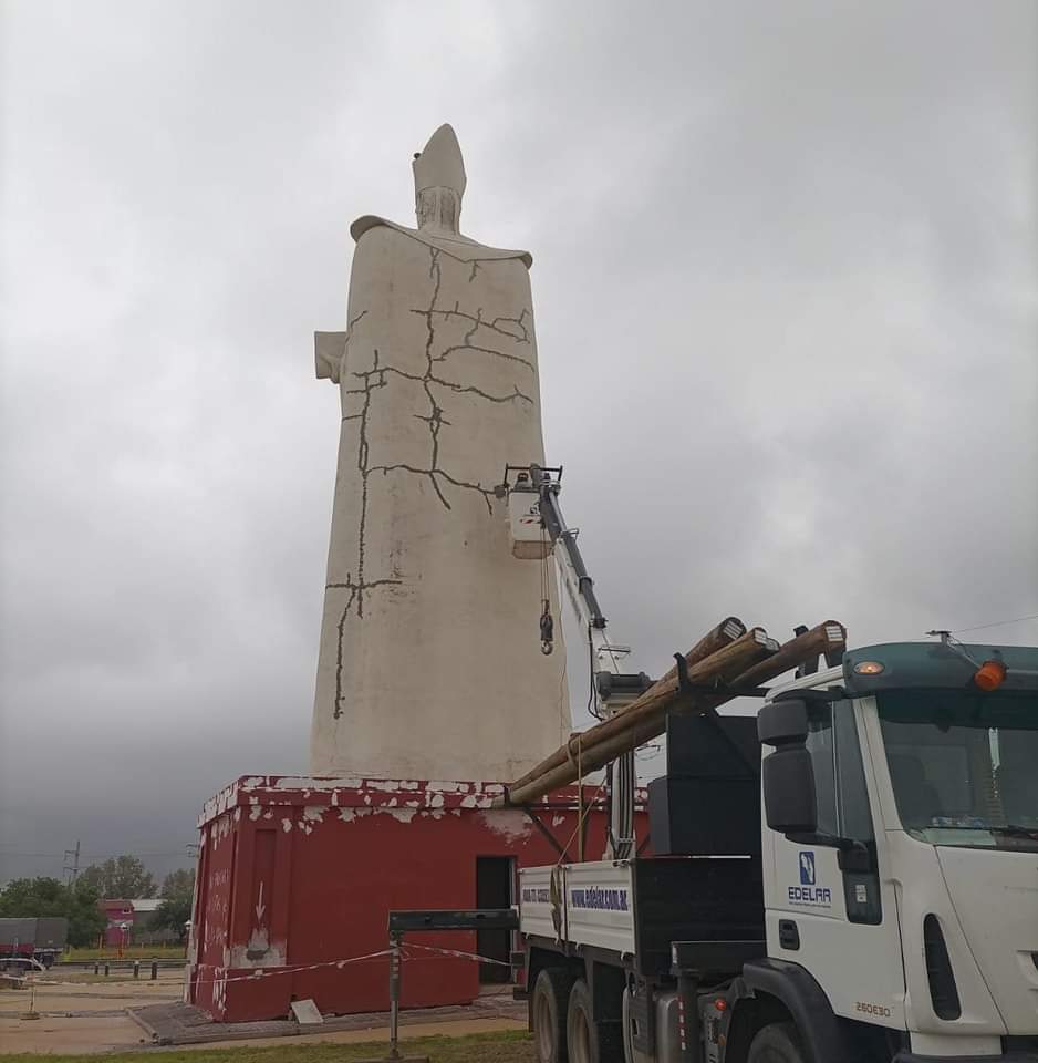 masquenoticias_'s tweet image. ✝️ #Edelar y #Ajalar continúan con la obra de refacción de la Imagen de nuestro Patrono #SanNicolas. @AjalarOk @EdelarSA @RamonNicolasVe1 @jeroquintela #LaRioja