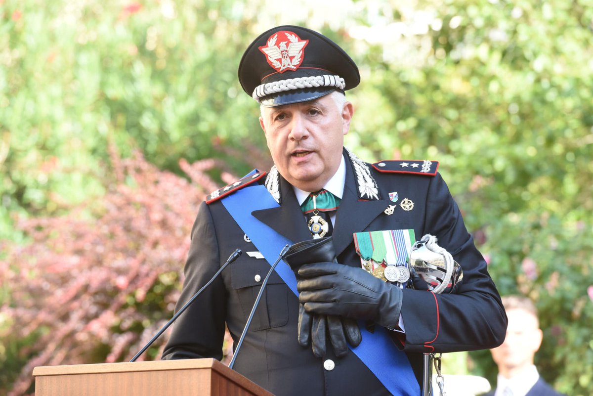 c_escipion's tweet photo. 🔴El General director de los Carabinieri italianos:
- Escuela Militar de Nunziatella
- Academia militar de Modena
- Escuela de oficiales de carabinieri
- Escuela de perfeccionamiento militar
🔴Directora de la Guardia Civil:
- PSOE https://t.co/0wCs0SW6dM