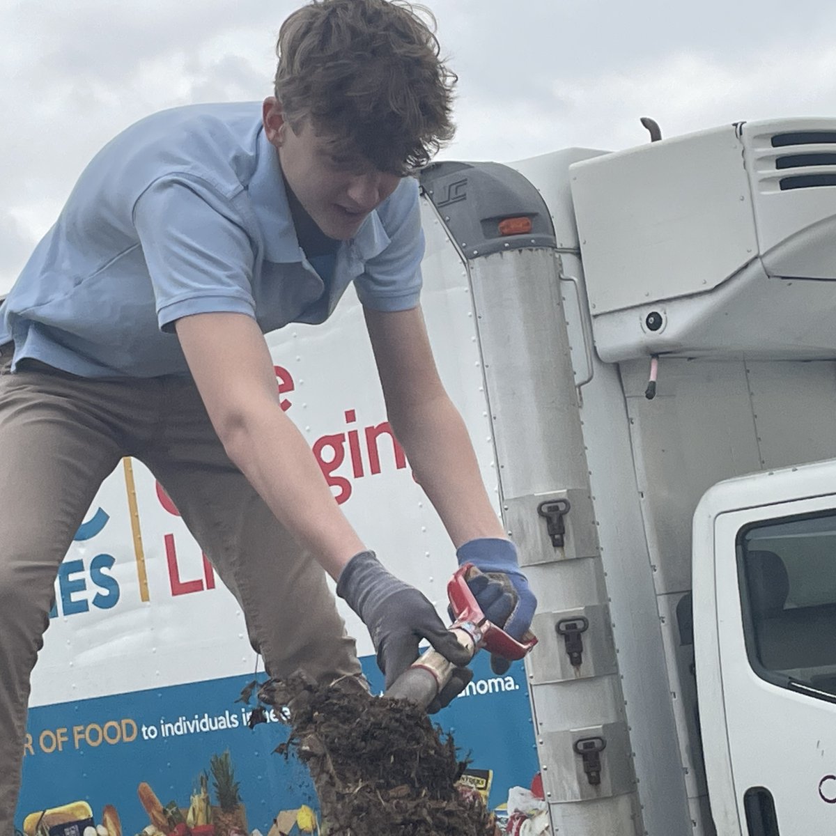 allsaintsba's tweet photo. Our 8th Graders participated in service projects at Catholic Charities this morning, followed by an afternoon retreat. #Catholicfaithcommunity https://t.co/yPPinP4vnR