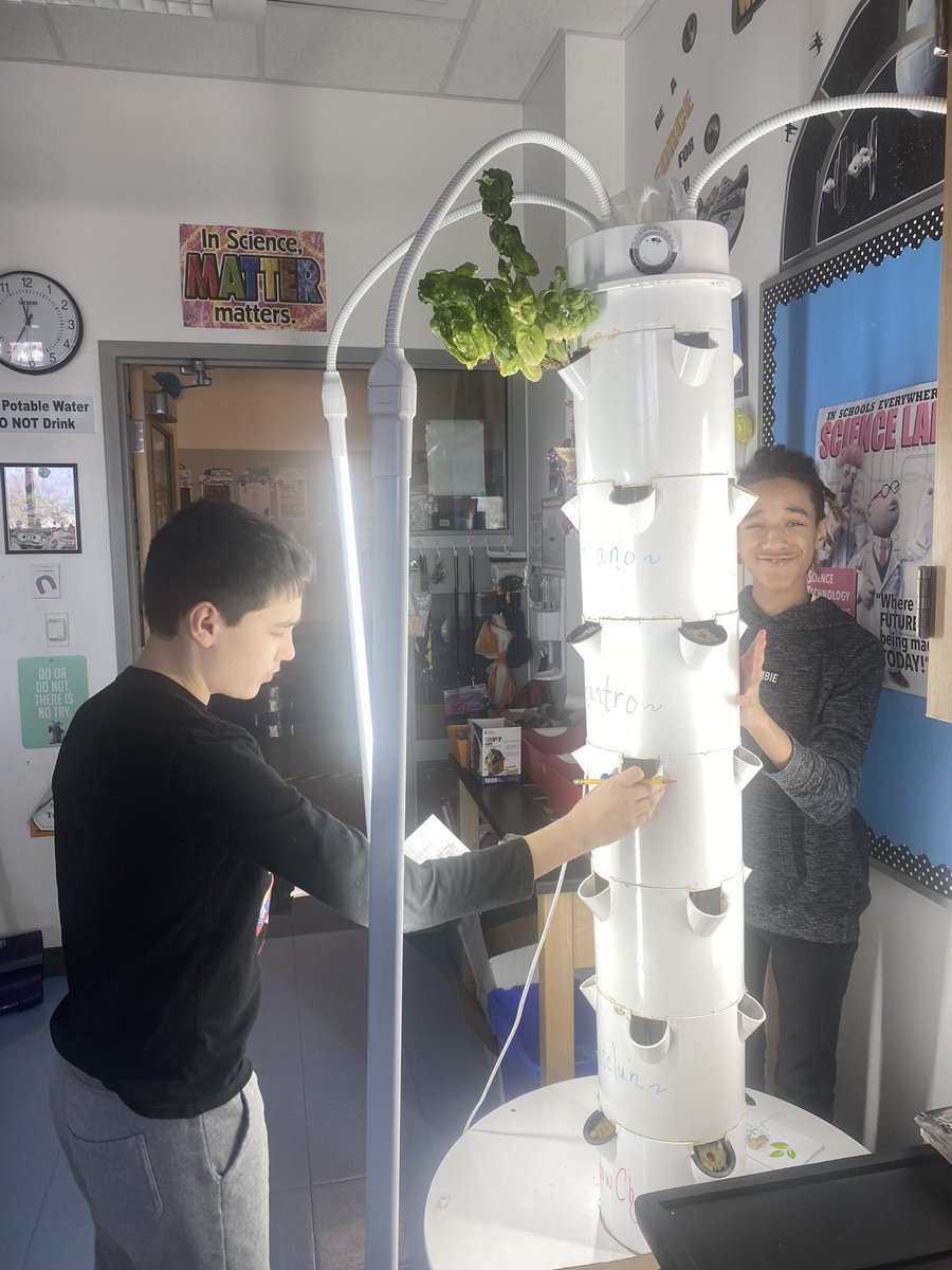 ChrisScience513's tweet photo. Using Team Time to plant our Tower Garden! @wakefieldeduca1 @TowerGarden https://t.co/BuzDhFNZ87