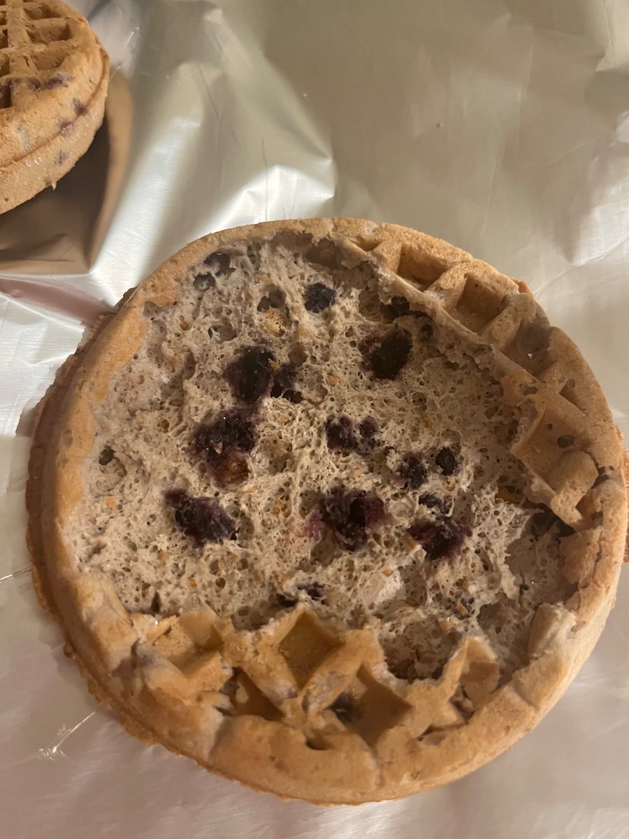 RechelleMidori's tweet photo. @vansfoods I purchased a box of protein waffles on Sunday 3/19, which included a waffle that had top portion torn off https://t.co/JVjBfeMQrE