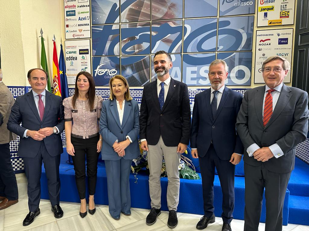 PuertoDeSevilla's tweet photo. Hoy en Foro #Gaesco con el consejero de @MedioAmbAND en la presentación 'El impulso de las Infraestructuras de #Andalucía desde la Economía Azul y sus puertos' con @PuertoAlgeciras, @puertodealmeria, @puertodemotril y @PuertoDeSevilla. https://t.co/LDBZiRsojl