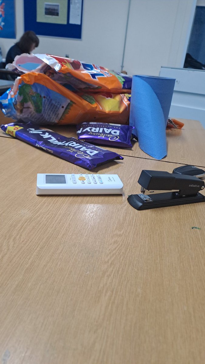 dulchaointigh's tweet photo. Always nice to bring a few snacks for the hardy Sixth Years that can make it in for two hours of study! @ColDunIascaigh @TipperaryETB https://t.co/RXbFImtTEd