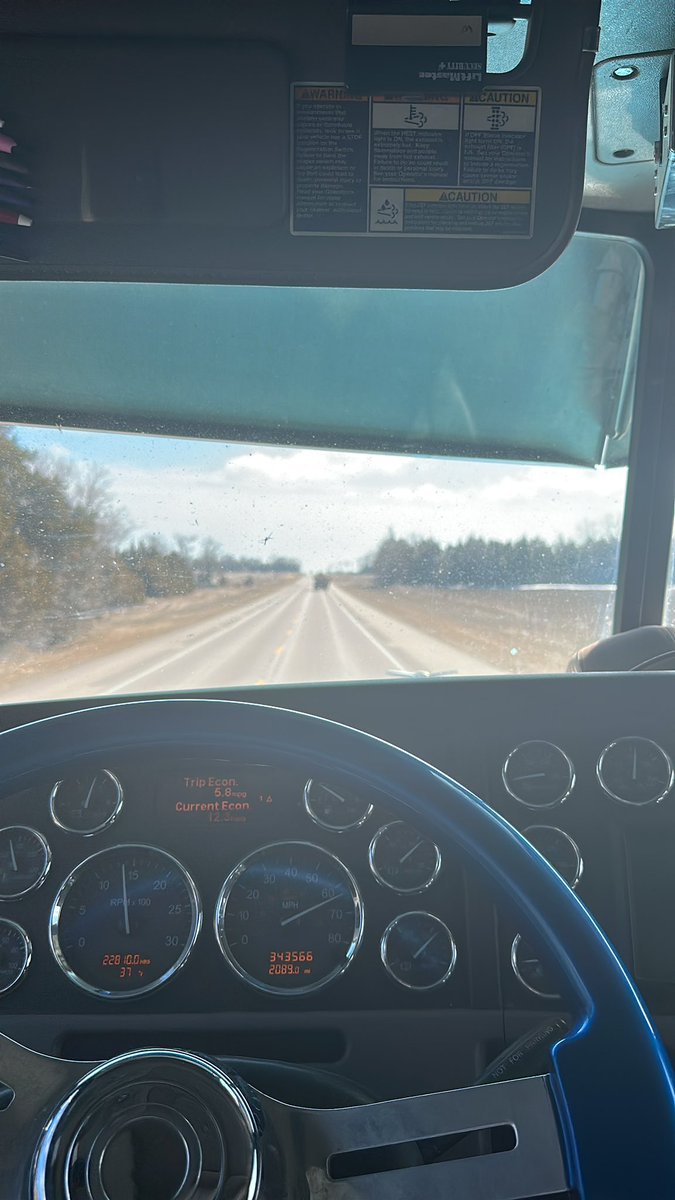 TrentRus's tweet photo. @ToxicDebtInc @KornKattle No snow in Nebraska. Shoulda sent them there https://t.co/0Q4N5DAdSF