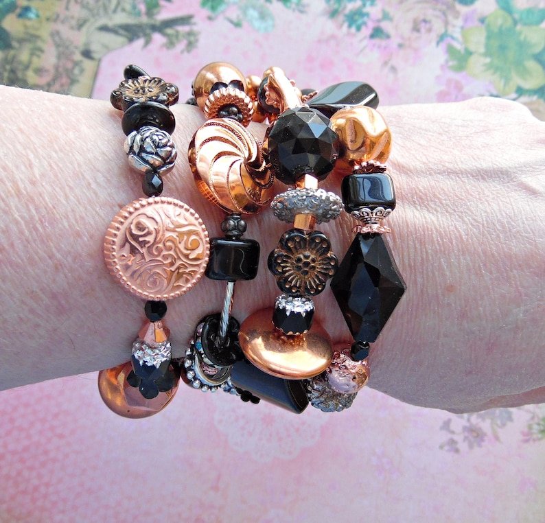JanetBoyer's tweet photo. A super chunky wrap #bracelet made out of memory wire! ๐ #jewelrydesign #braceletstacking #braceletoftheday #braceletlover #braceletstacks #ChezBoyer https://t.co/GsoDZcVSEF