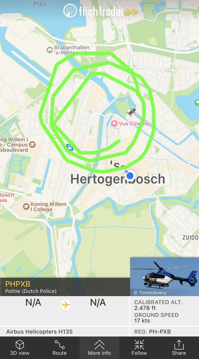 vroenski's tweet photo. Iemand enig idee waarom deze heli rondje draait boven de stad? #heli #helicopter #denbosch #politie https://t.co/Z6hrFmlqw4