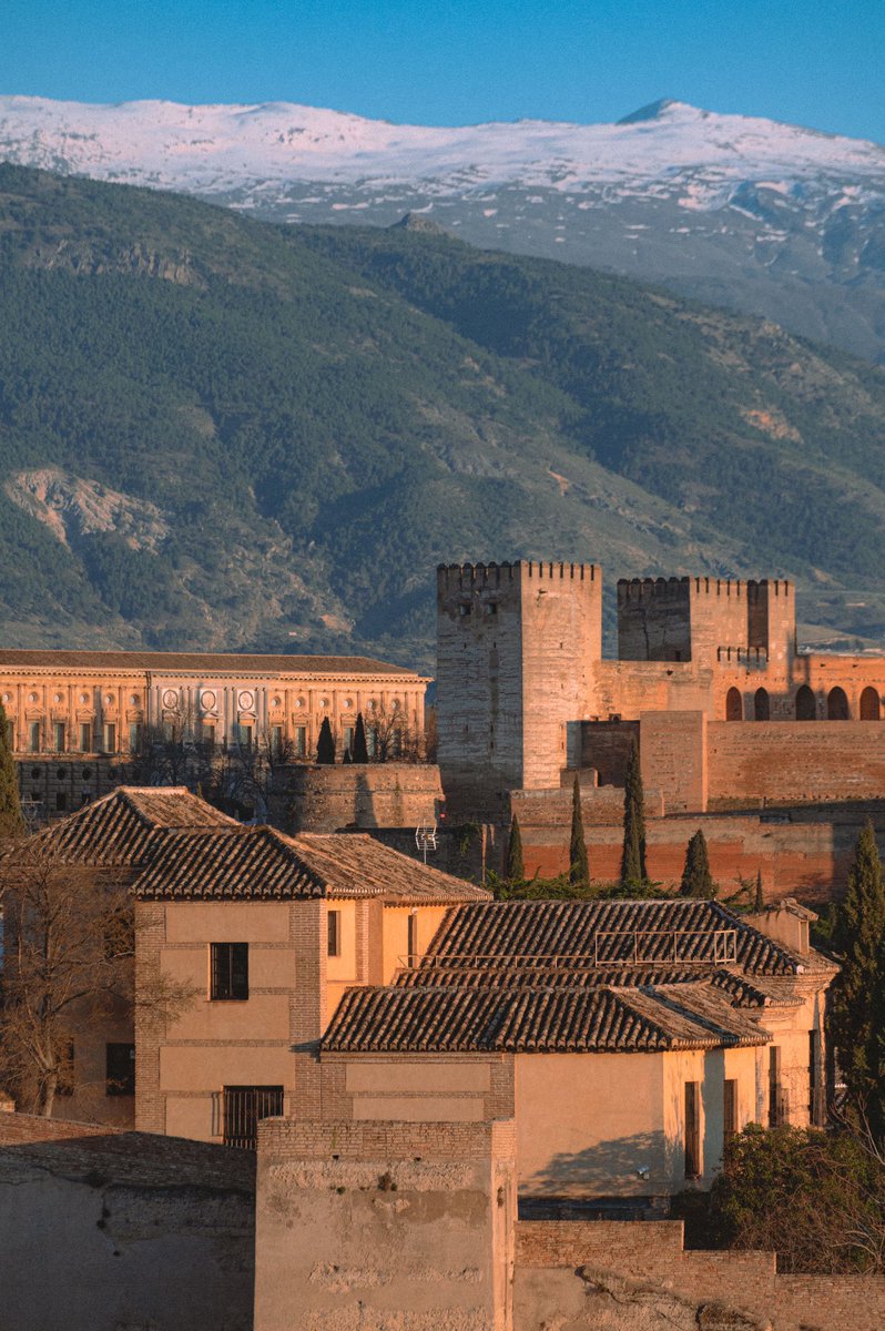 pabloamores00's tweet photo. "Respira hondo que estás en Granada" https://t.co/E1FQWMbfrQ