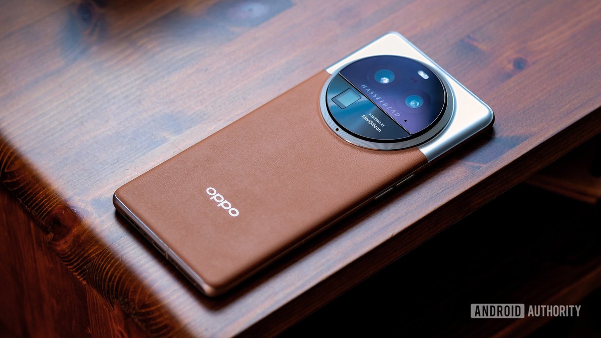 OnlyTechAE's tweet photo. So yeah I done ordering the new #OPPOFindX6pro the Brown leather even though no global release of it @TheGalox_ 🙂 looking forward for it picture from @AndroidAuth #OPPO #x60 #x60pro #findx60 #findx60pro #OPPOFindX6Series https://t.co/DZfb1pzOZp
