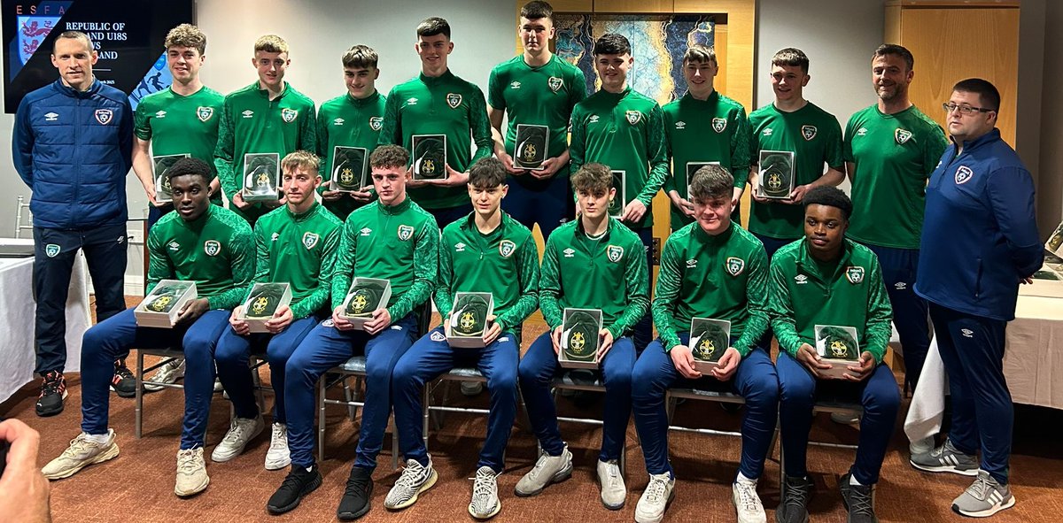 💫 THANK YOU to Colin HEALY, <a href="/CorkCityFC/">Cork City FC</a>  Manager, who took time out of his busy schedule to present the International caps to our Under 18 Republic of Ireland Schools select this evening 👏