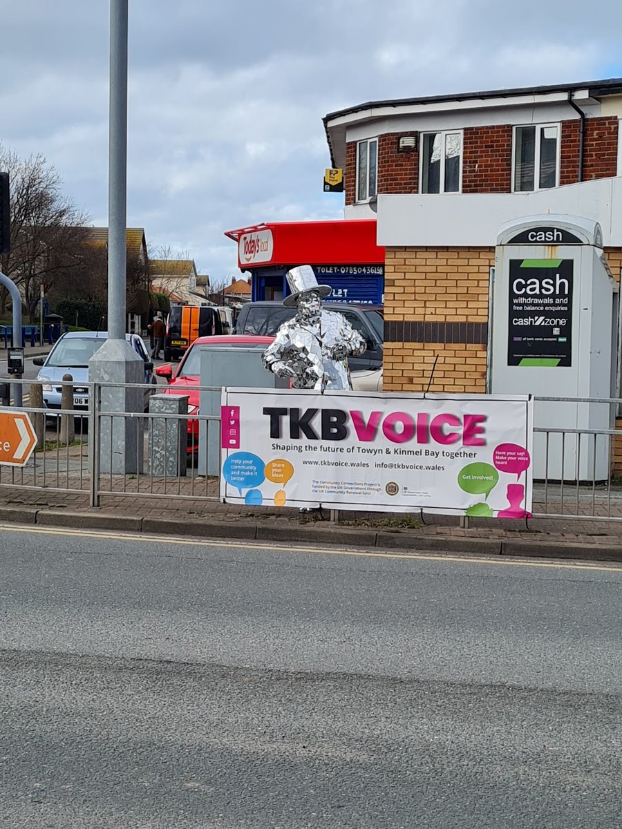 MirrorManEvents's tweet image. This was the first sighting of me in #NorthWales nearly a year of #MirrorTime; I traveled all over Europe last year, but have I been to a town near you? #TBT #NWalesHour @TkbVoice