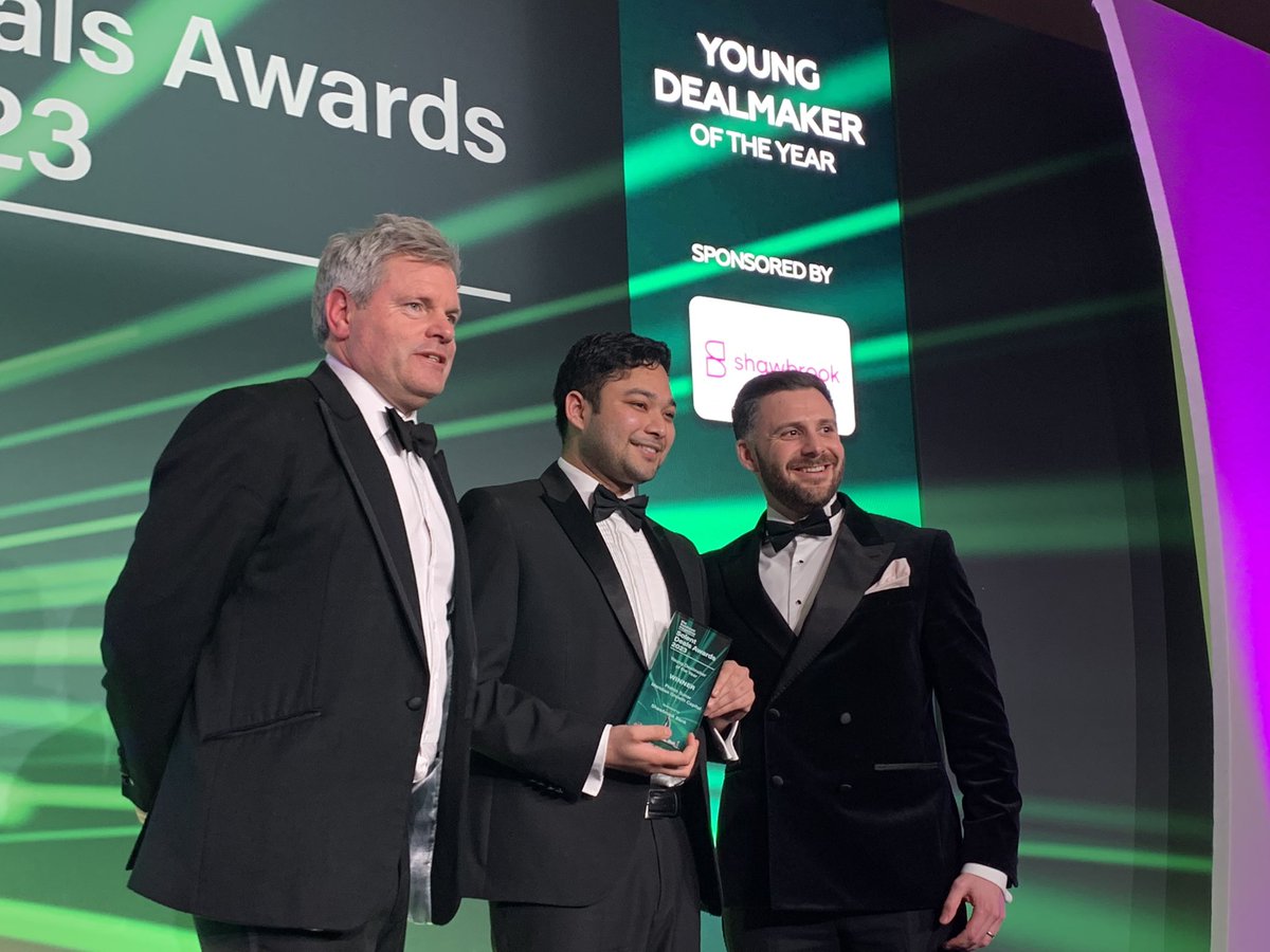 TheBusinessMag's tweet image. Congratulations goes to Prabin Sunar from @MeridianCF for winning Young Dealmaker of the Year sponsored by @ShawbrookBank 🎉🎉 #SolentDeals23 #Awards #Southampton #Deals #AwardEvent #Finance