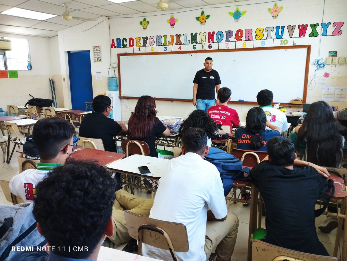 Luis21satoshi's tweet photo. #BitcoinGira seguimos llevando la educación financiera Bitcoin gracias a @MyfirstBitcoin_ muchos a diferencia de los que desean Bitcoin para convertirlos en papel , la pregunta de los jóvenes es : ¿cómo puedo convertir dólares a bitcoin?. !!Ese es el camino ¡¡. https://t.co/i6vsV1nngp