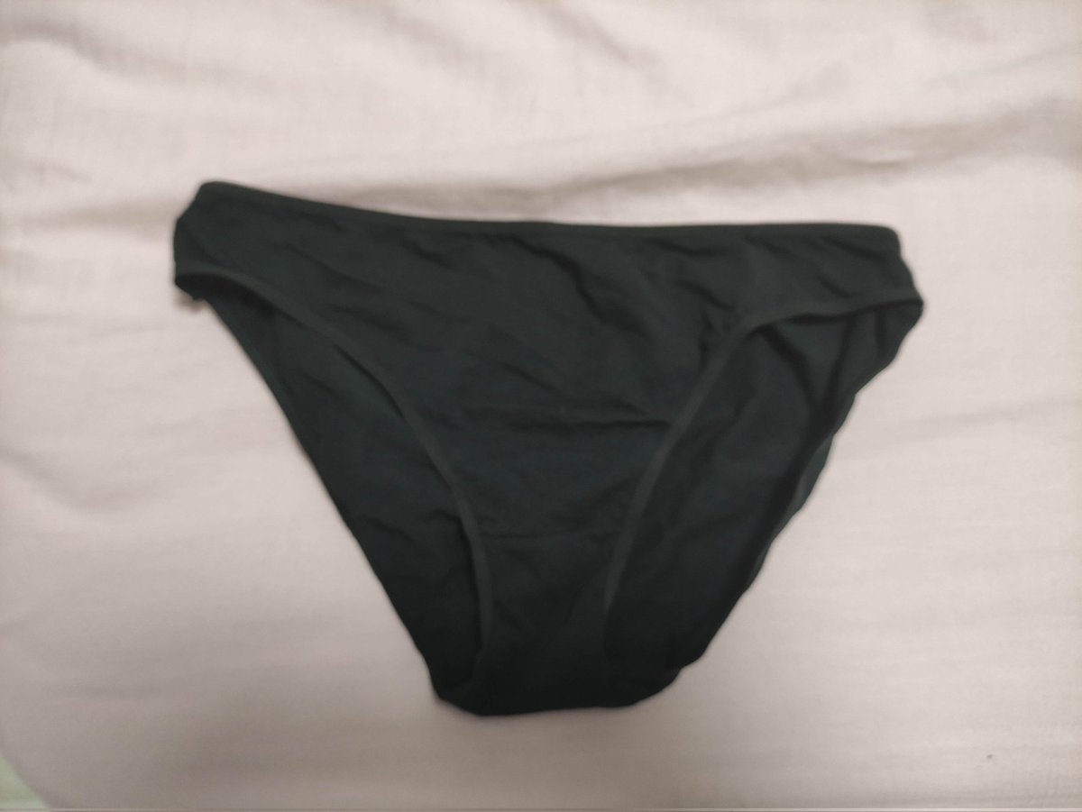 loreezamorabix's tweet photo. Quieres comprar bragas usadas? Tengo estas negras 🥺 #bragasusadas #comprar #bragas #usadas #españolas https://t.co/HM1xvojn2M