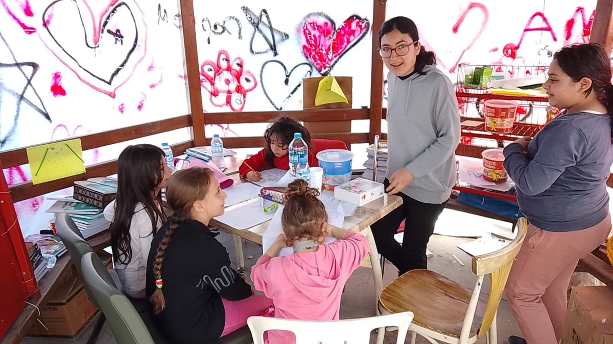 Gönüllü öğretmenimizin katılımıyla, bugün koordinasyon merkezimizdeki çocuklarla 2. İngilizce dersimizi gerçekleştirdik.