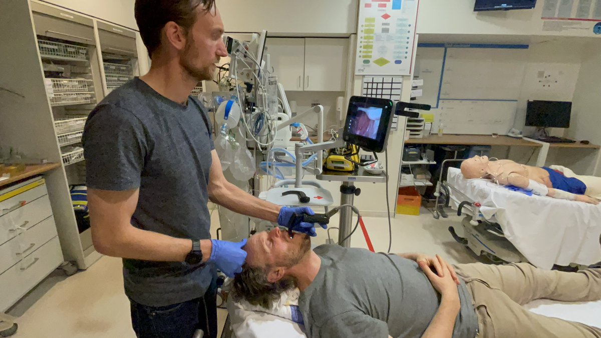 Teaching the ED-trainees in OLVG Amsterdam some RSI &amp; airway-skills intubating the fully awake <a href="/GomorraDoc/">Sean Scott</a>!!