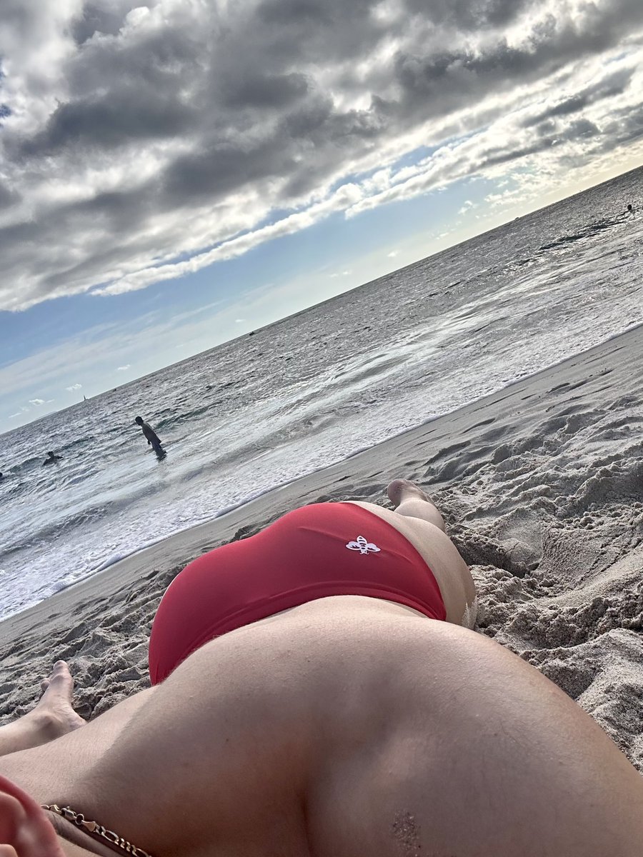 Renatonav25's tweet photo. Quien más ama broncearse?🥵 https://t.co/7GBu6oPa2x