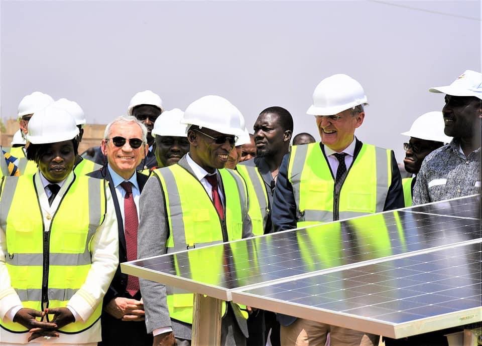 Sous financement #AFD🇫🇷et 🇪🇺, lancement ce 23/03 à Gonsin🇧🇫, du projet « Yeleen »
visant le développement de #centrales_solaires et du renforcement du système #électrique_national pour 110 000 Burkinabè🇧🇫.
 D’un coût total de 14,9 MM €, l’AFD a injecté 8,7 MM €. 
<a href="/AFD_France/">Agence Française de #Développement (AFD) 🇫🇷 🇪🇺</a>