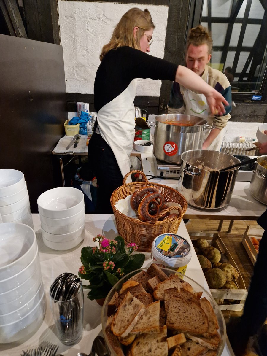 Don't waste the food! Ending the  first day of conference #agrifoodgeos23 with a meal of rescued and leftover food. Organised by the student initiative #FRESH <a href="/UniHohenheim/">Uni Hohenheim</a> 
#agrifoodgeos
#dontwastefood