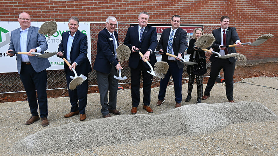 DCIEDC's tweet image. NEWS RELEASE -- $3.1 Million Commons Project Breaks Ground, Our Common Heritage Campaign Moves Forward with Two Major Sponsors
----
Check out the full release at conta.cc/3ZdcRk7

For more information on the "Our Common Heritage" campaign, go to developdaviess.com/commons